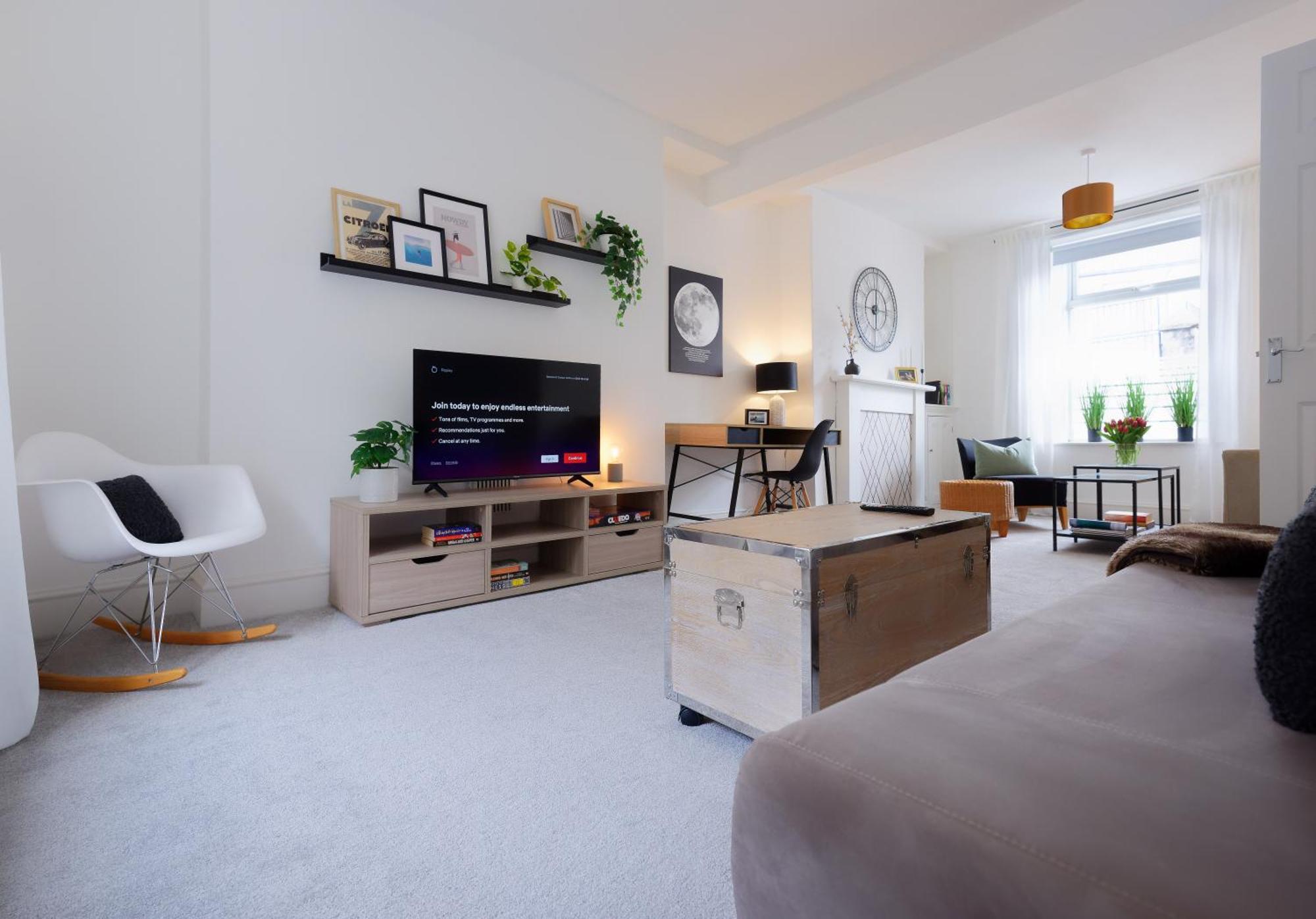 Stayright 3 Bed Home Near Hiking Trails & Parks Llwynypia المظهر الخارجي الصورة