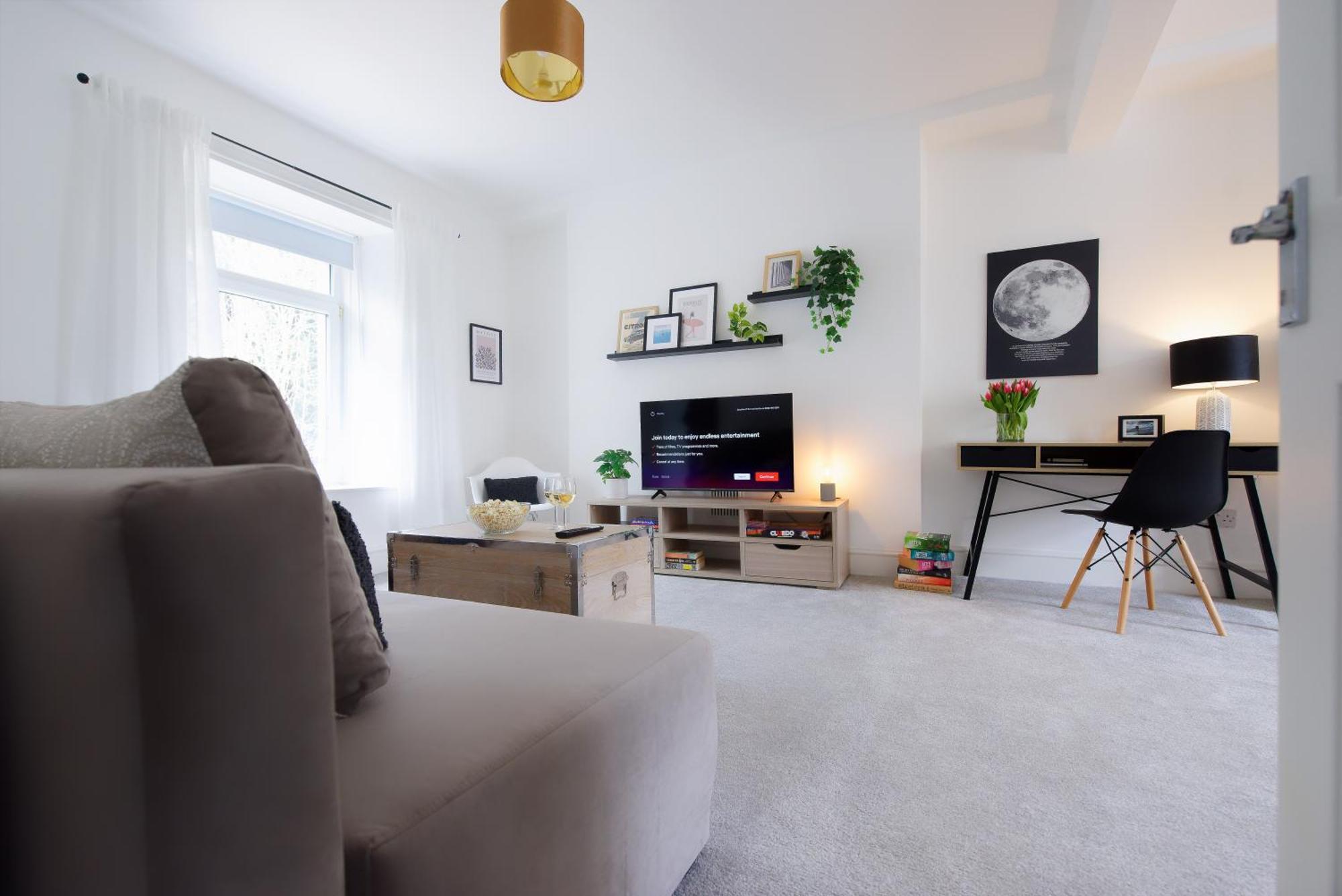Stayright 3 Bed Home Near Hiking Trails & Parks Llwynypia المظهر الخارجي الصورة